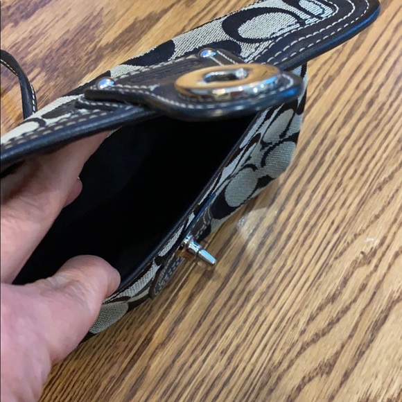 Coach signature wristlet - Picture 5 of 8